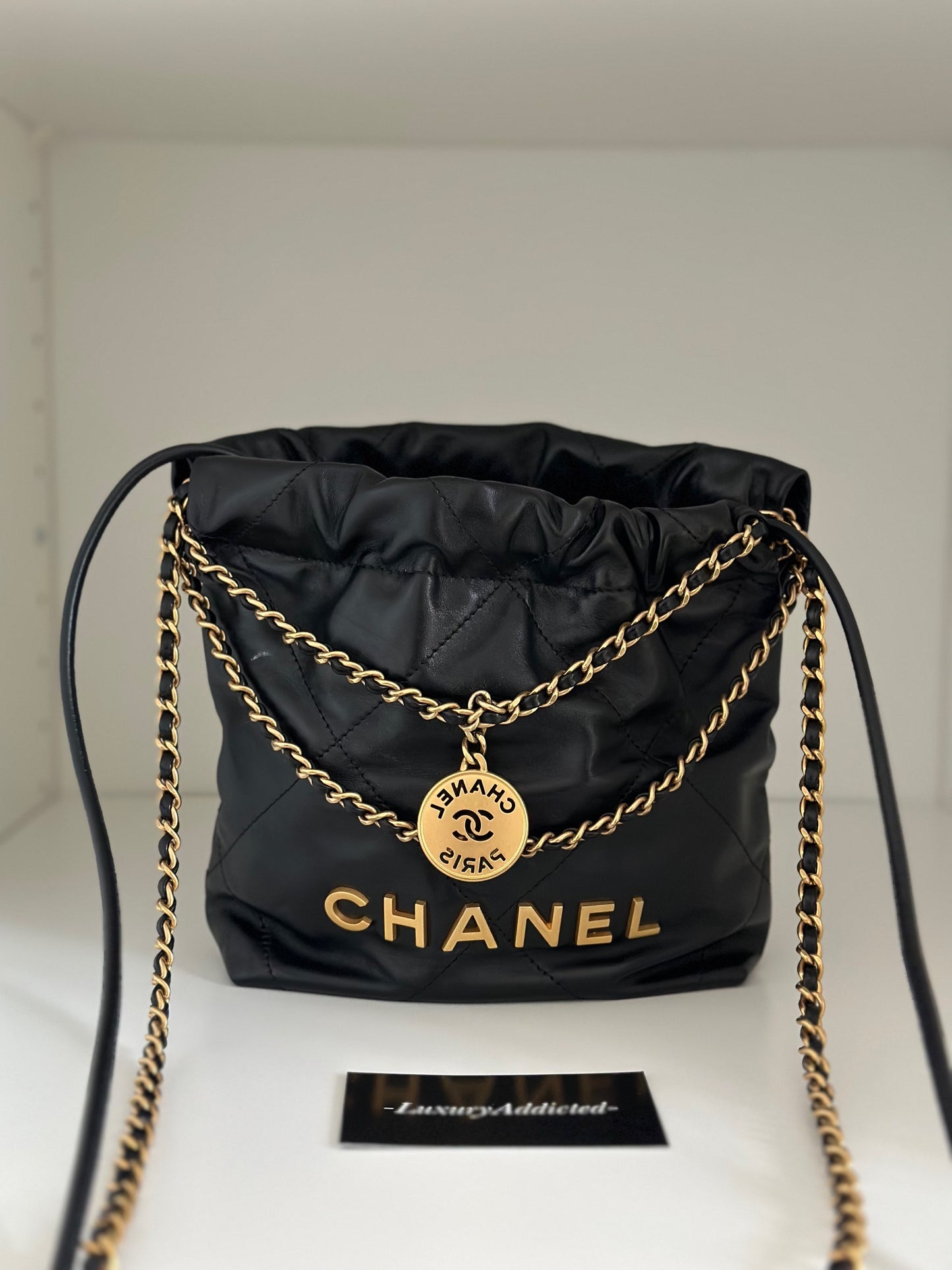 CHANEL 22 MINI image 4