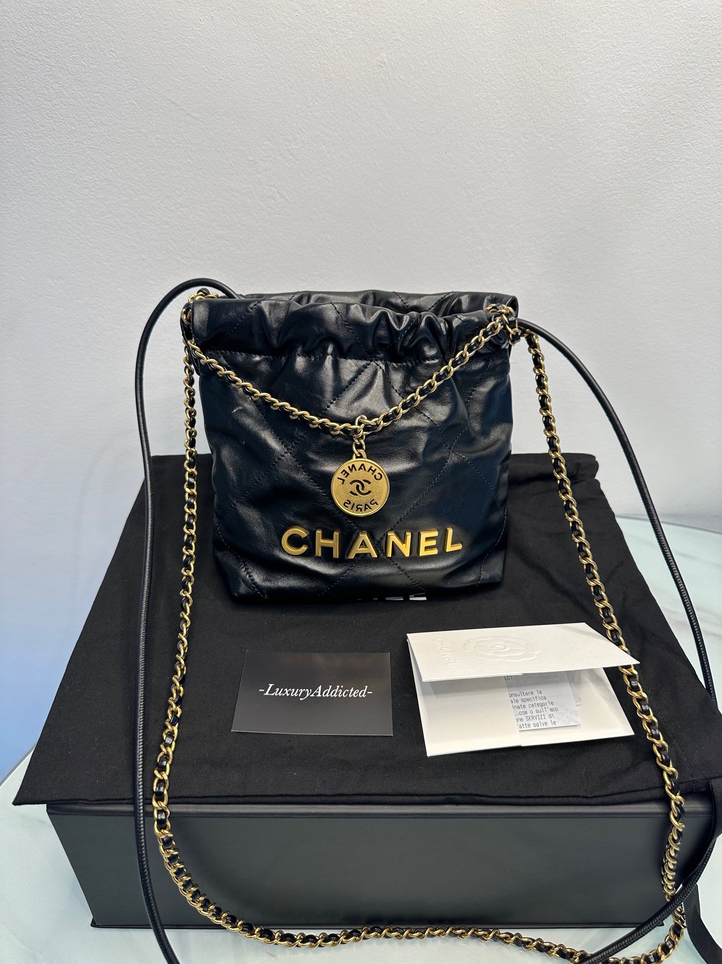 CHANEL 22 MINI image 2