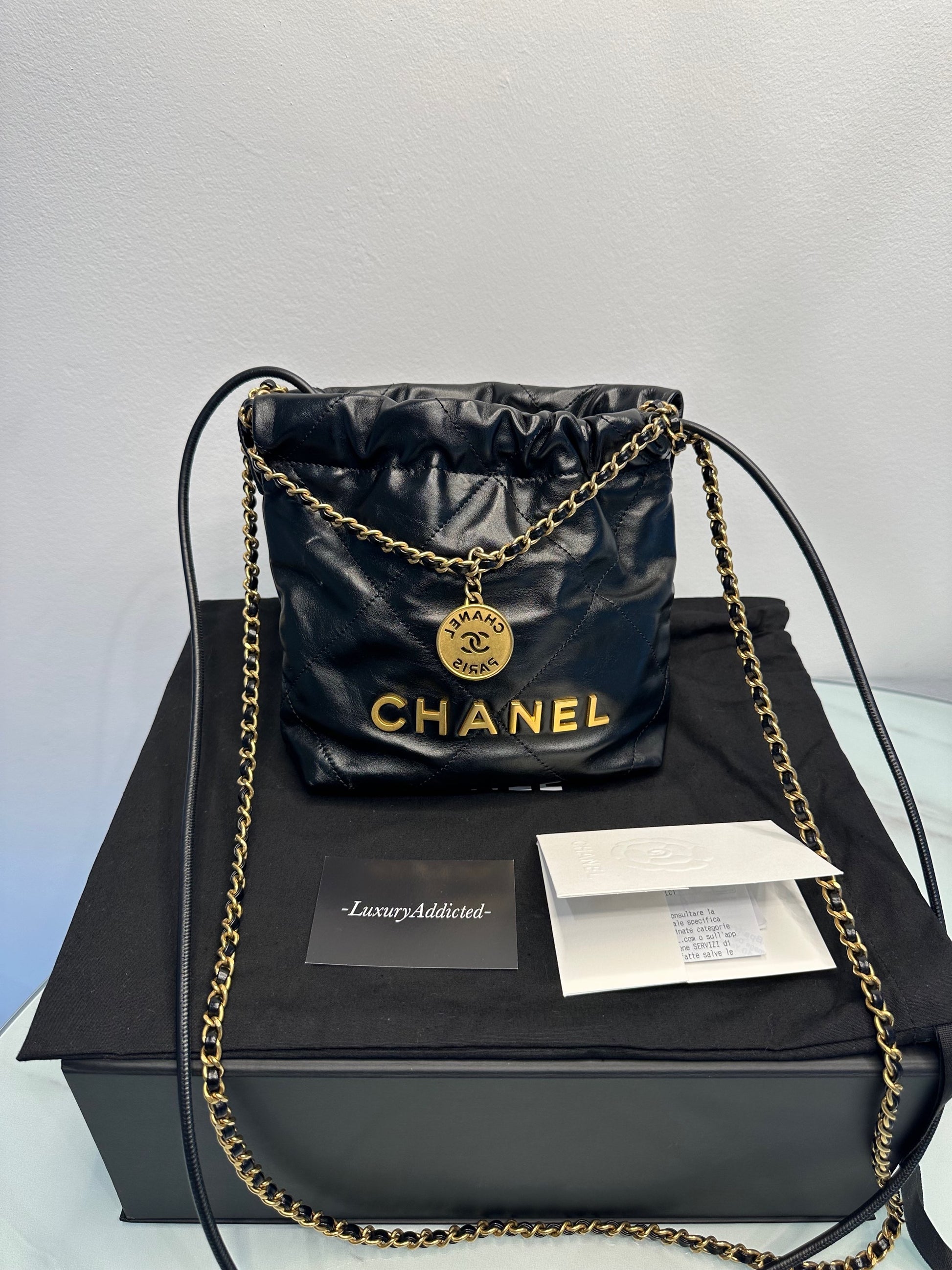 CHANEL 22 MINI image 2