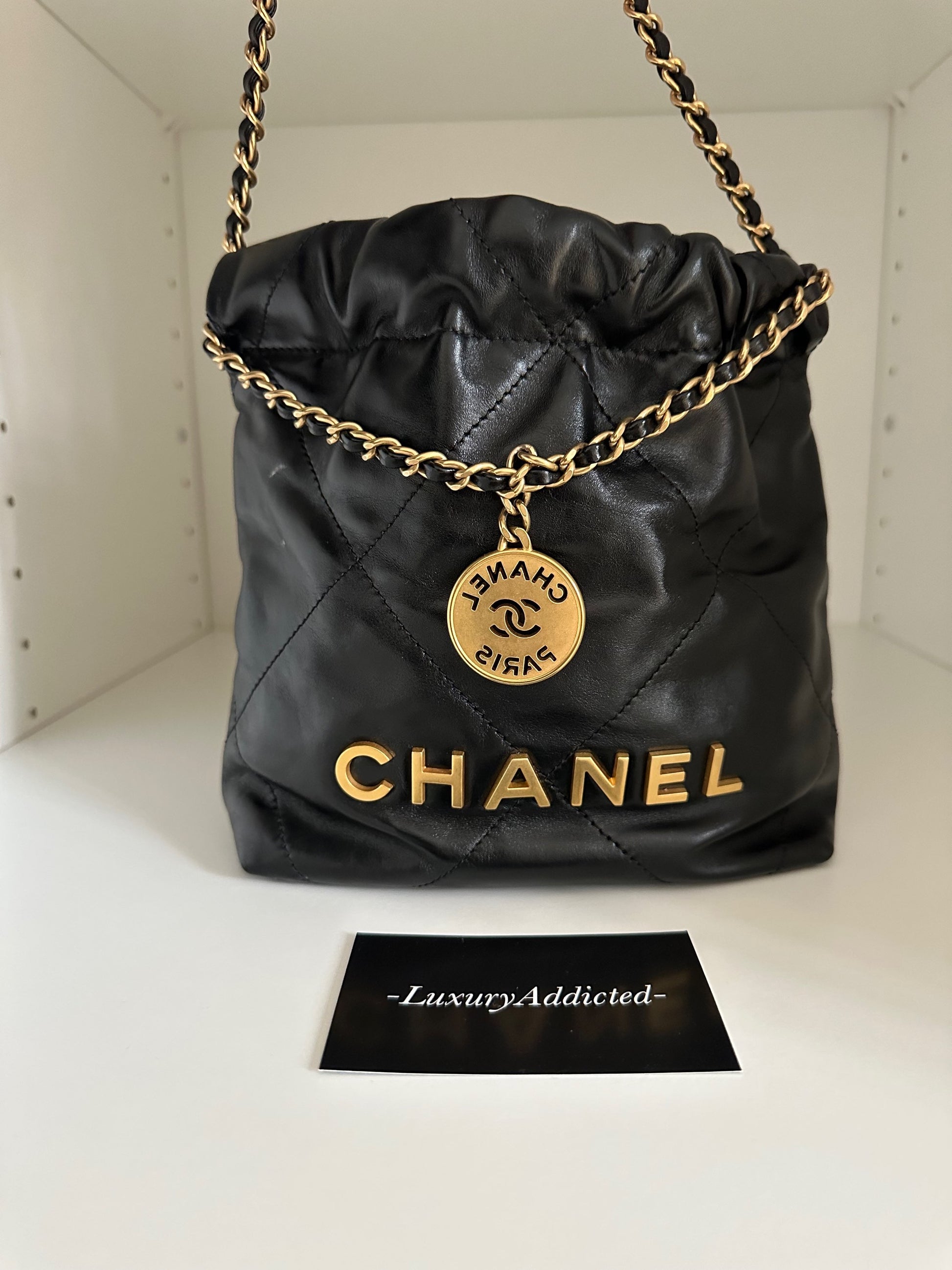 CHANEL 22 MINI image 1